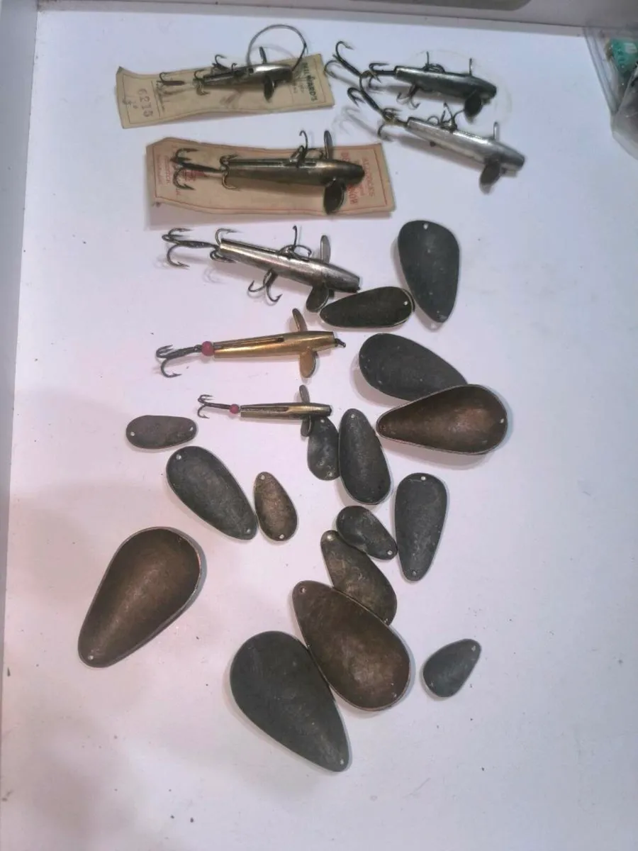 Rare ring slotted Devon minnows and old spoons - Image 1