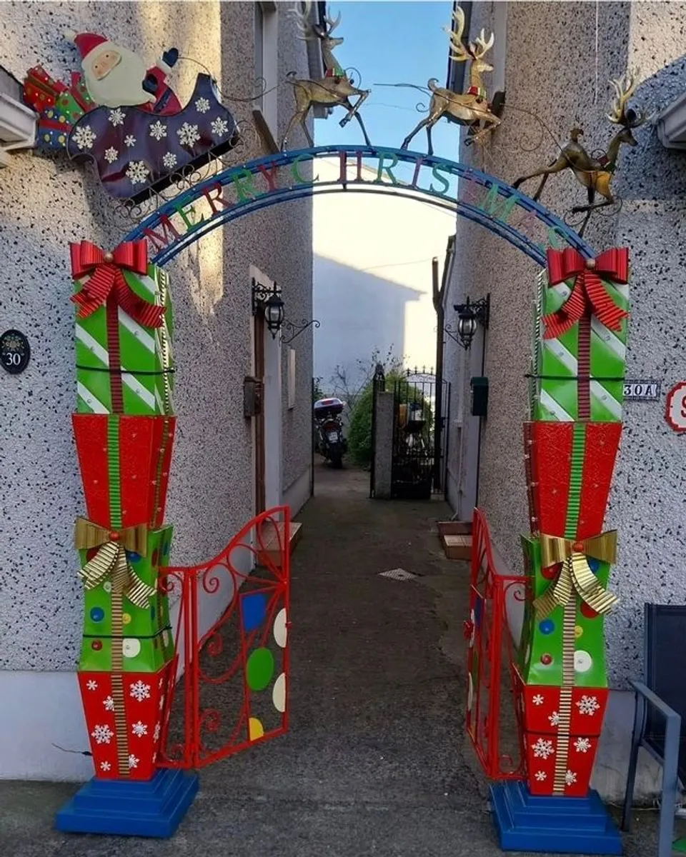 Christmas Arch - Image 1