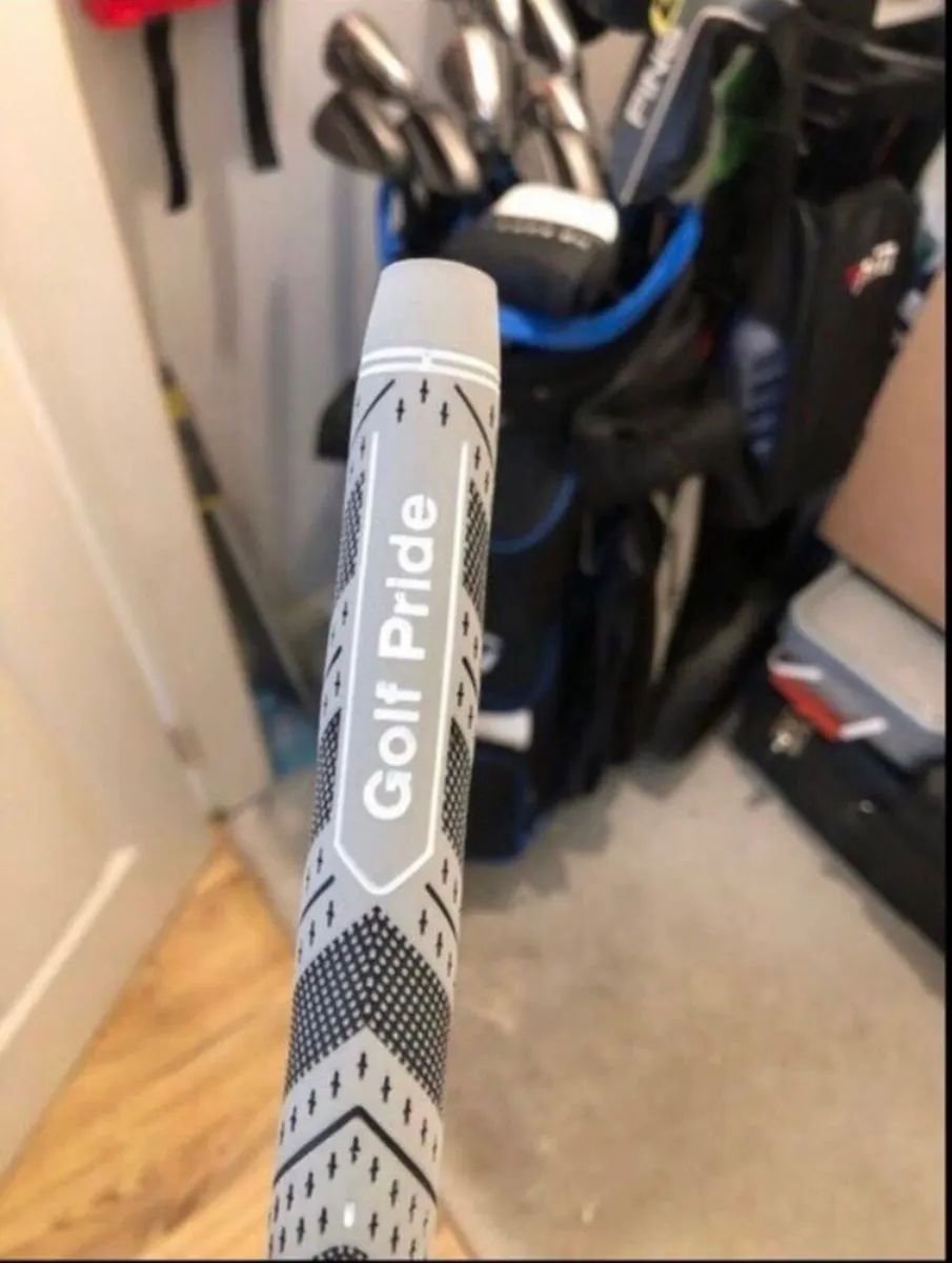 Set (13) Midsize Golf Pride Grips - Image 3