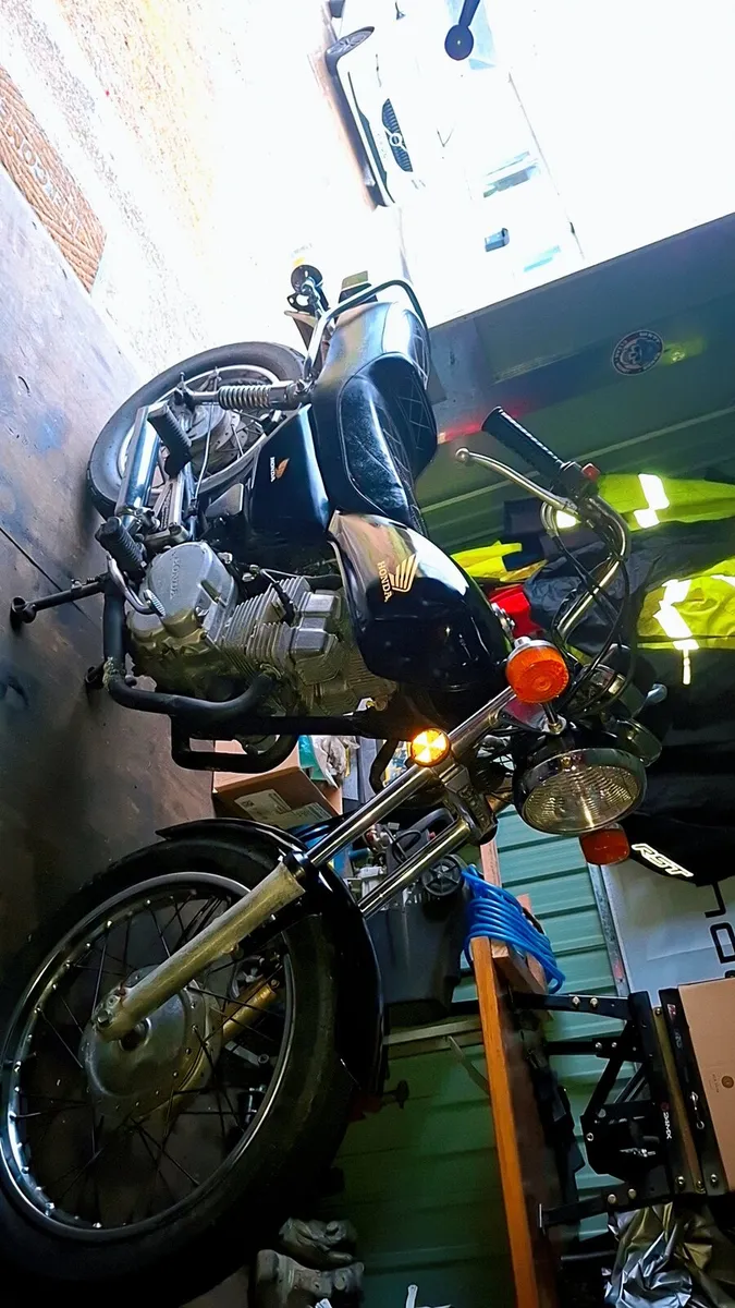 Honda CM250C - Image 1