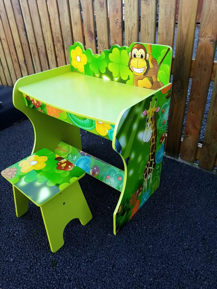 kids desk and chair - Image 1