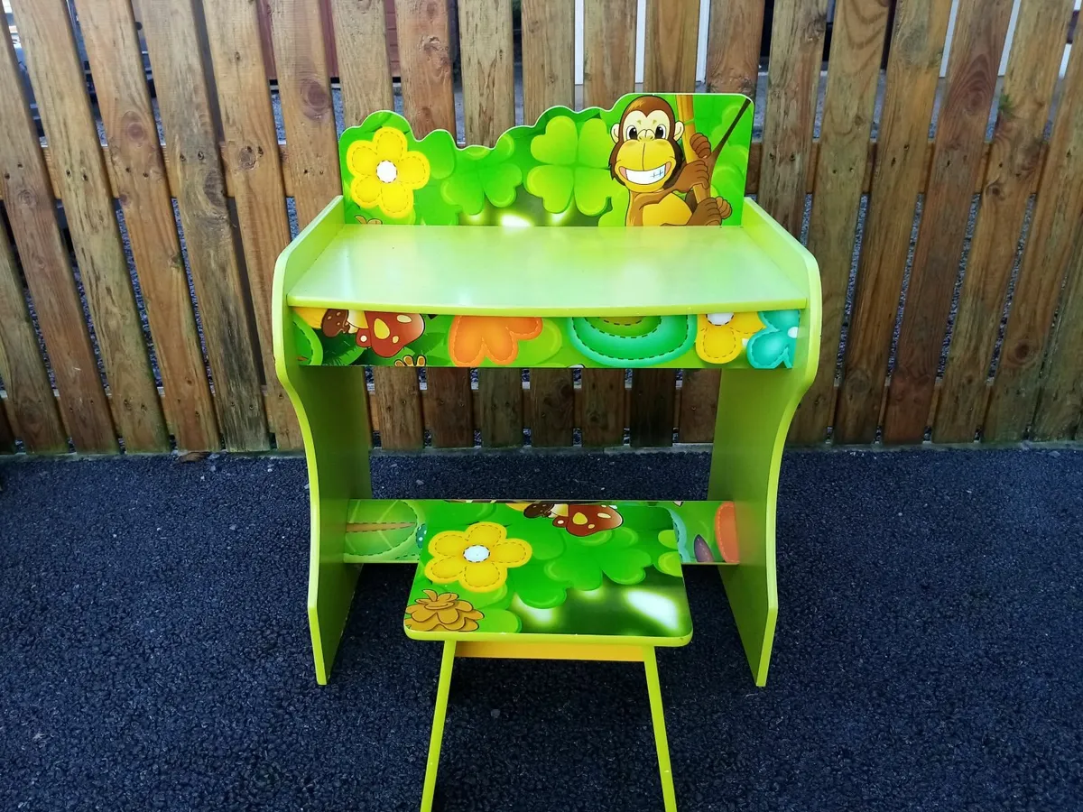 kids desk and chair - Image 2
