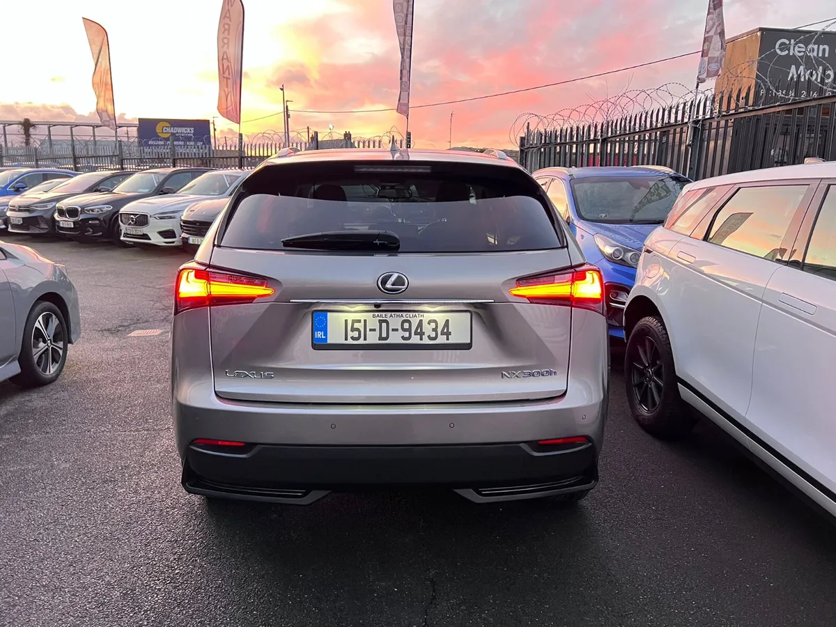 15 Lexus NX 2.5 Hybrid Executive - Image 4