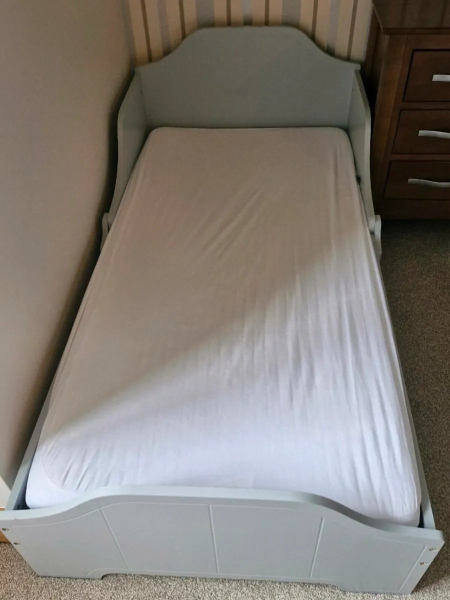 Toddler bed - Image 2