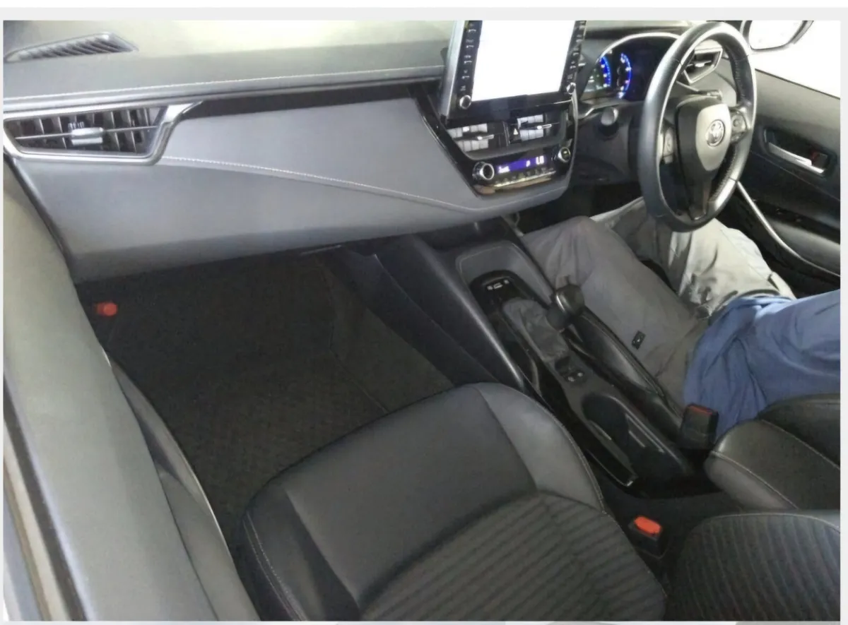 Corolla Estate Hybrid - Image 3