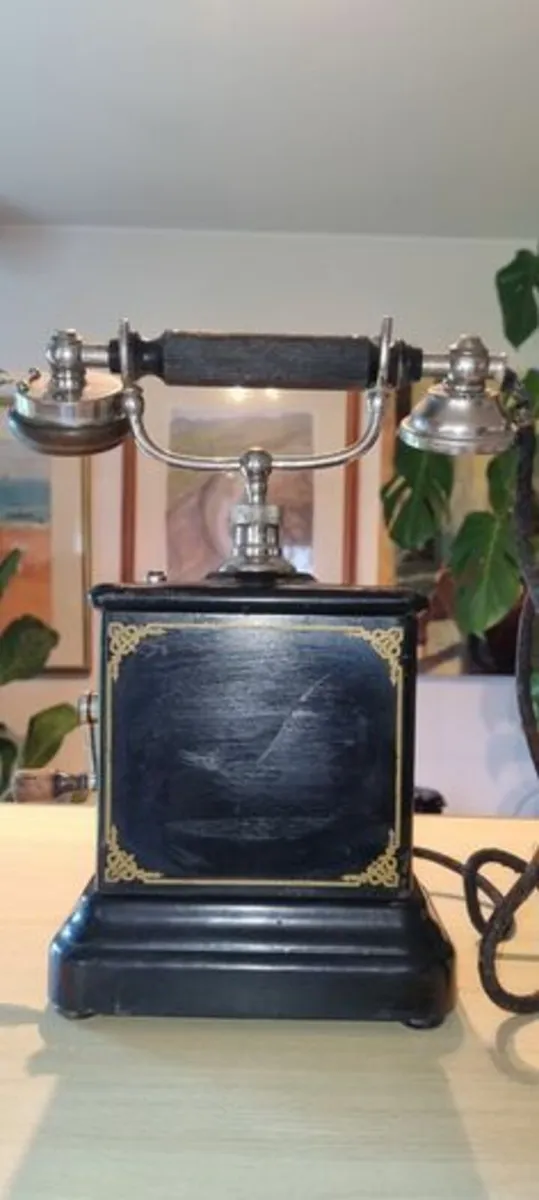 Antique crank telephone - Image 1