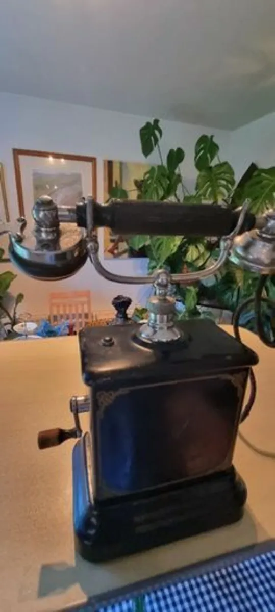 Antique crank telephone - Image 4