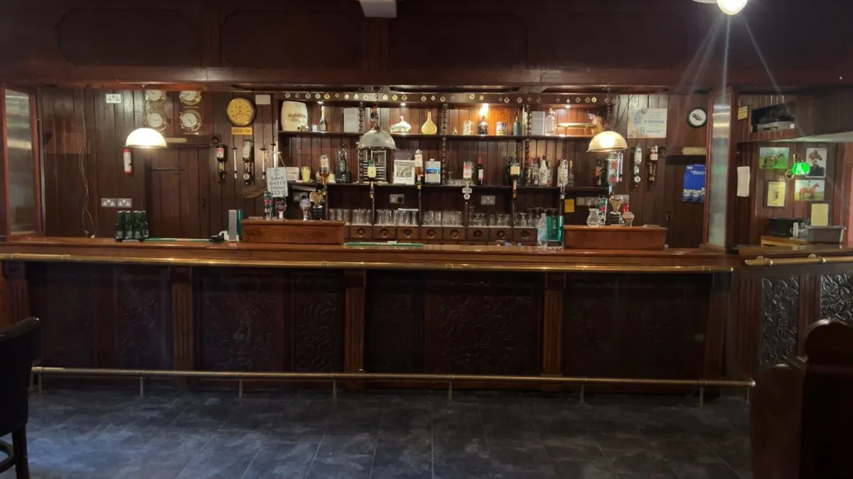 Pub bar - Image 3