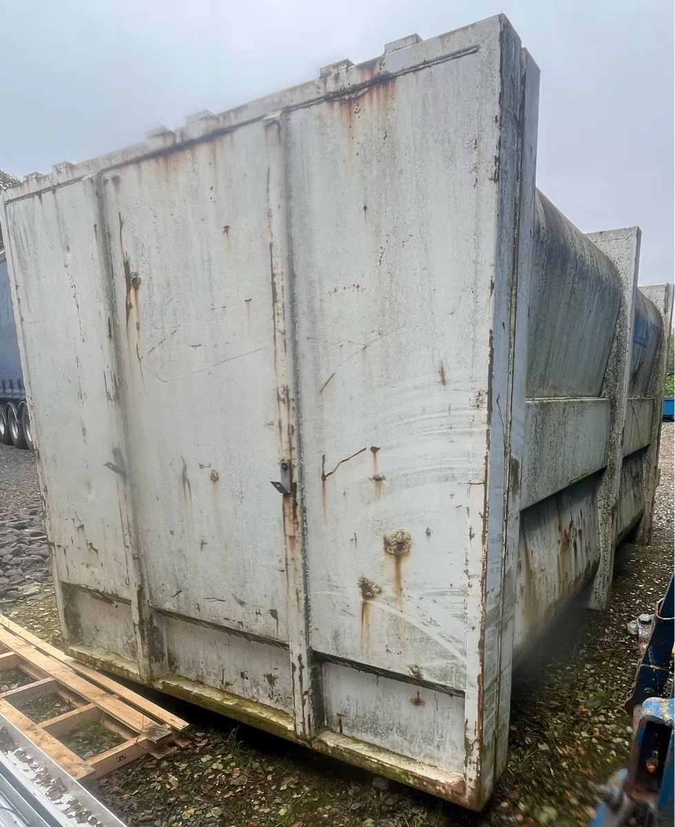 Roll on roll off flat bed & mobile compactor skip - Image 4