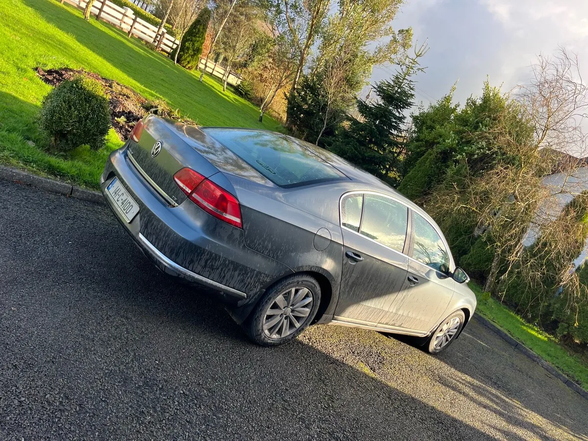 Volkswagen Passat - Image 2