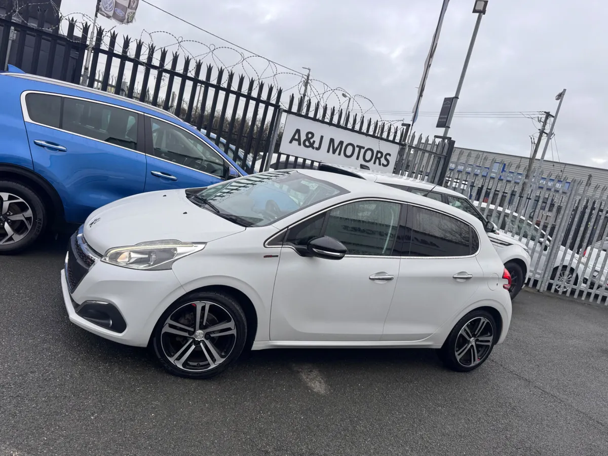 17 PEUGEOT 208 1.2 Auto GT LINE - Image 2
