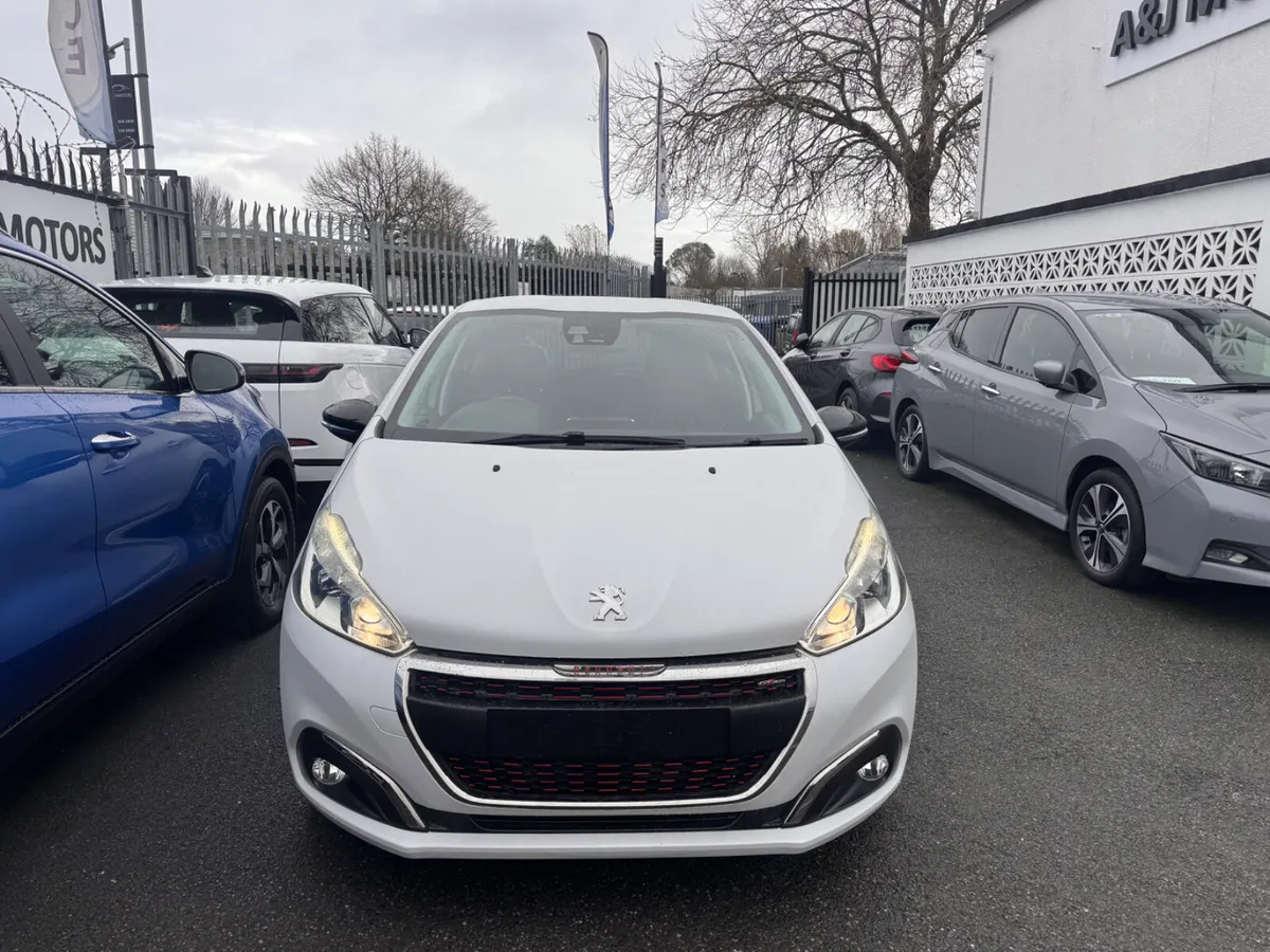 17 PEUGEOT 208 1.2 Auto GT LINE - Image 4