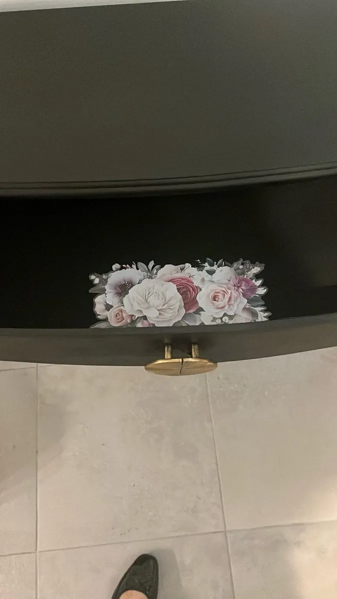 Stunning console table💫professionally painted - Image 2