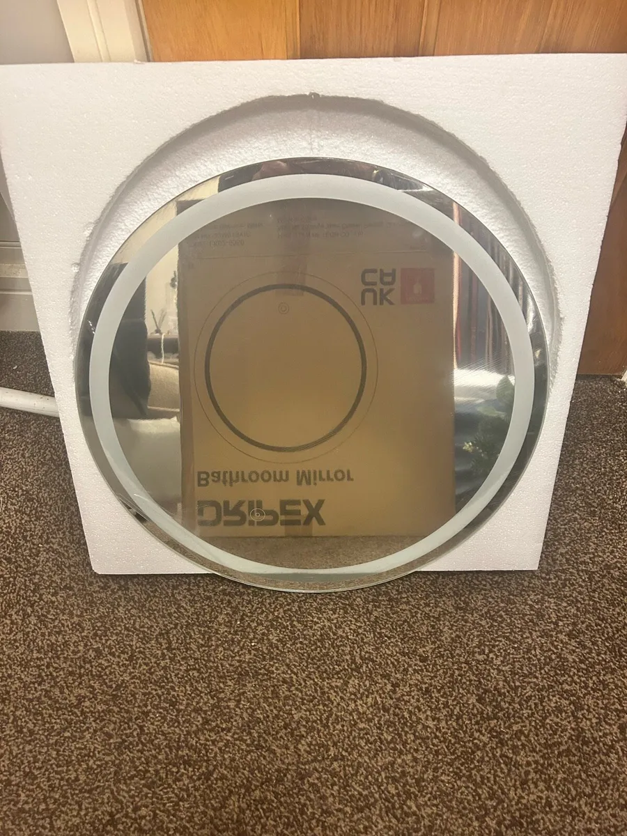 LED Bathroom Mirror/Gold &Black lamps - Image 3