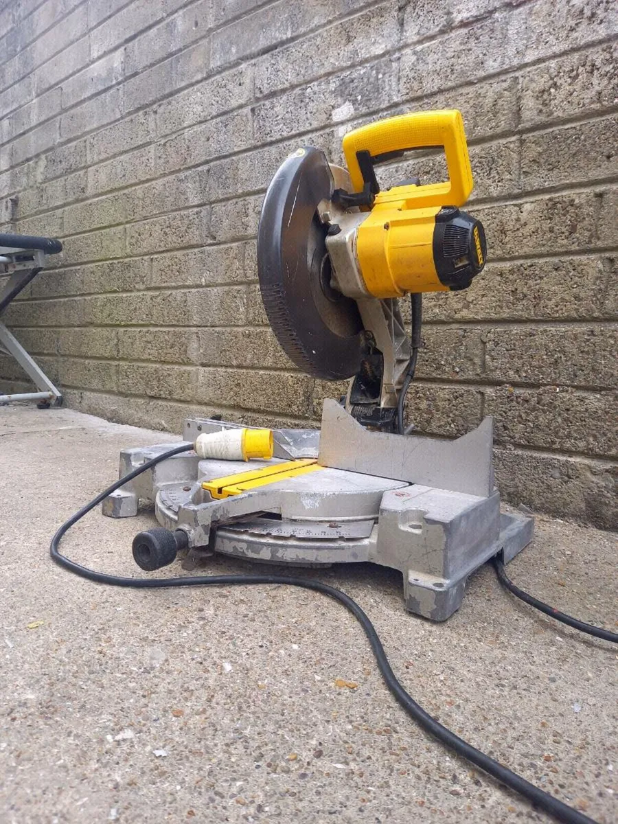 DeWalt 12 Inch Chopsaw - Image 2