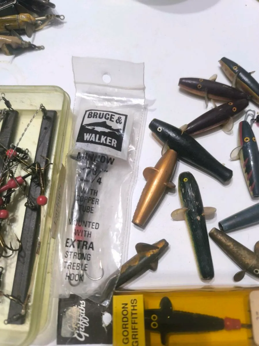 Vintage Devon minnows and mounts in farlow box - Image 3