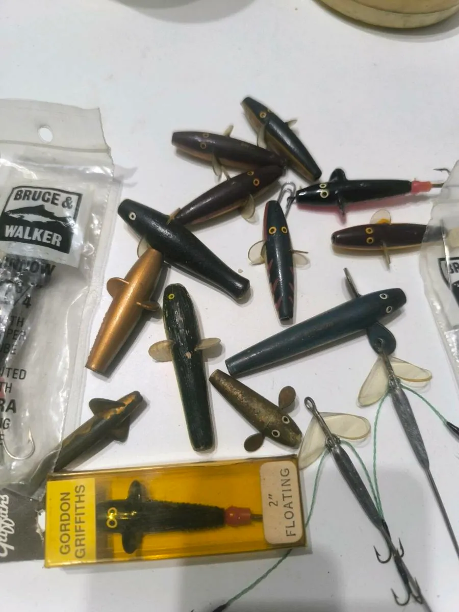 Vintage Devon minnows and mounts in farlow box - Image 4