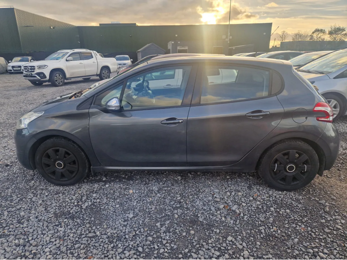 Peugeot 208 ACCESS 1.2 4DR - Image 3