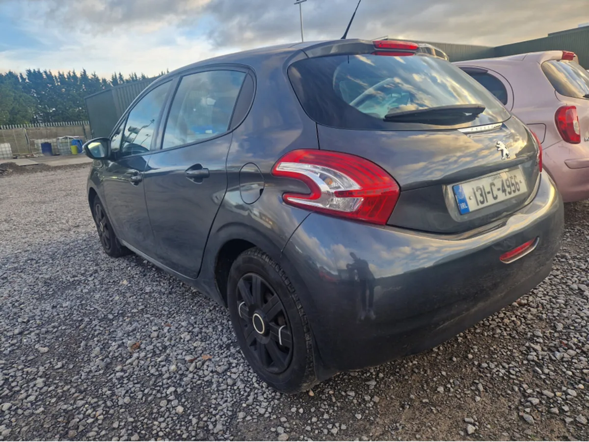 Peugeot 208 ACCESS 1.2 4DR - Image 4