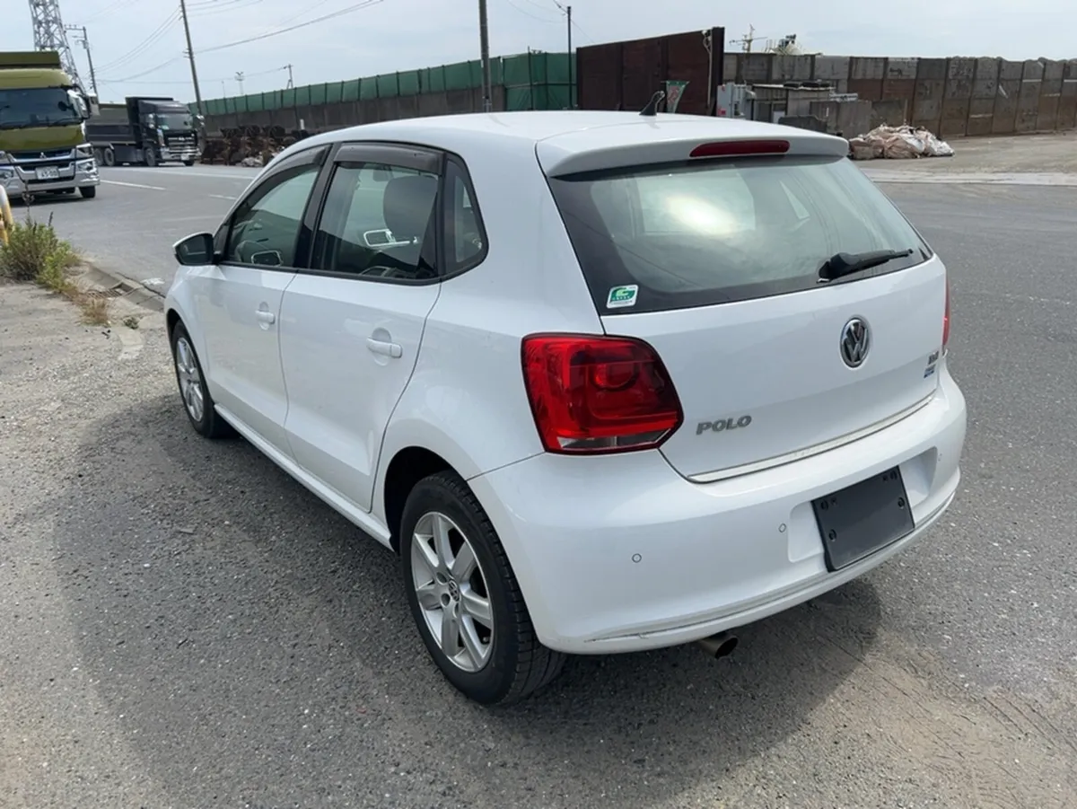 Volkswagen Polo HIGHLINE 1.2 PETROL AUTOMATIC 5DR - Image 2