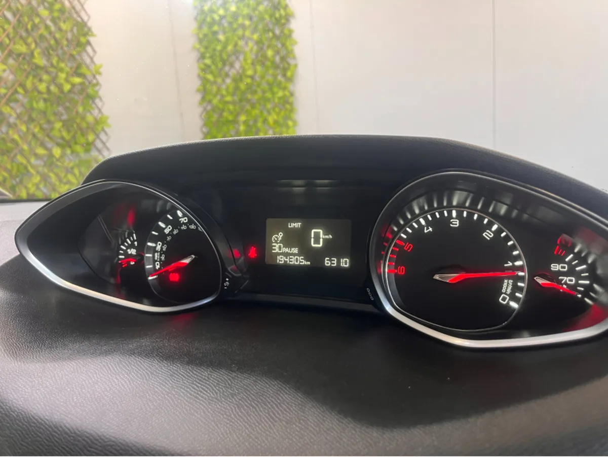 Peugeot 308 1.6 HDI BLUE 120 ALLURE 5DR 120BHP - Image 3