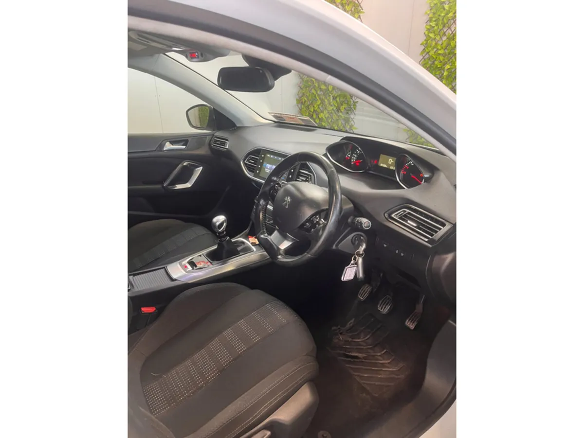 Peugeot 308 1.6 HDI BLUE 120 ALLURE 5DR 120BHP - Image 4