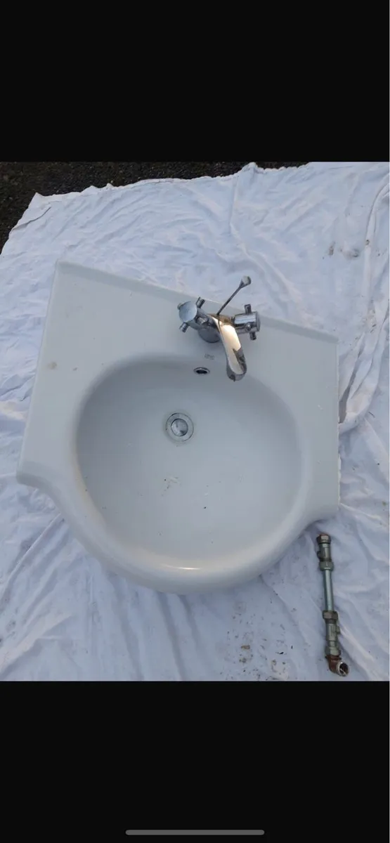 Hand basin