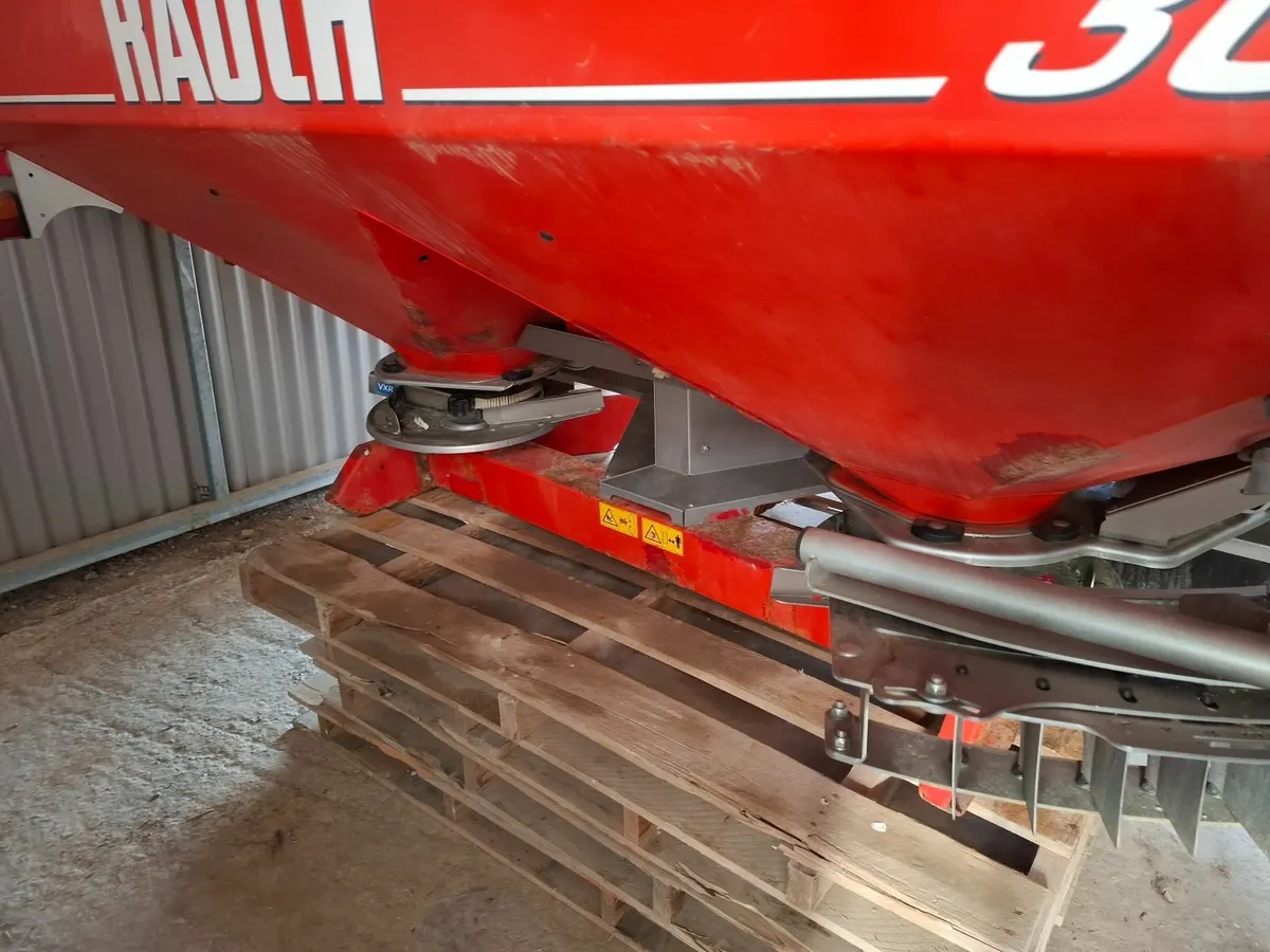 Fertiliser spreader - Image 2