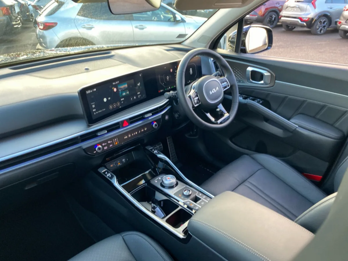 Kia Sorento PHEV PE SEM 5DR AUTO - Image 4