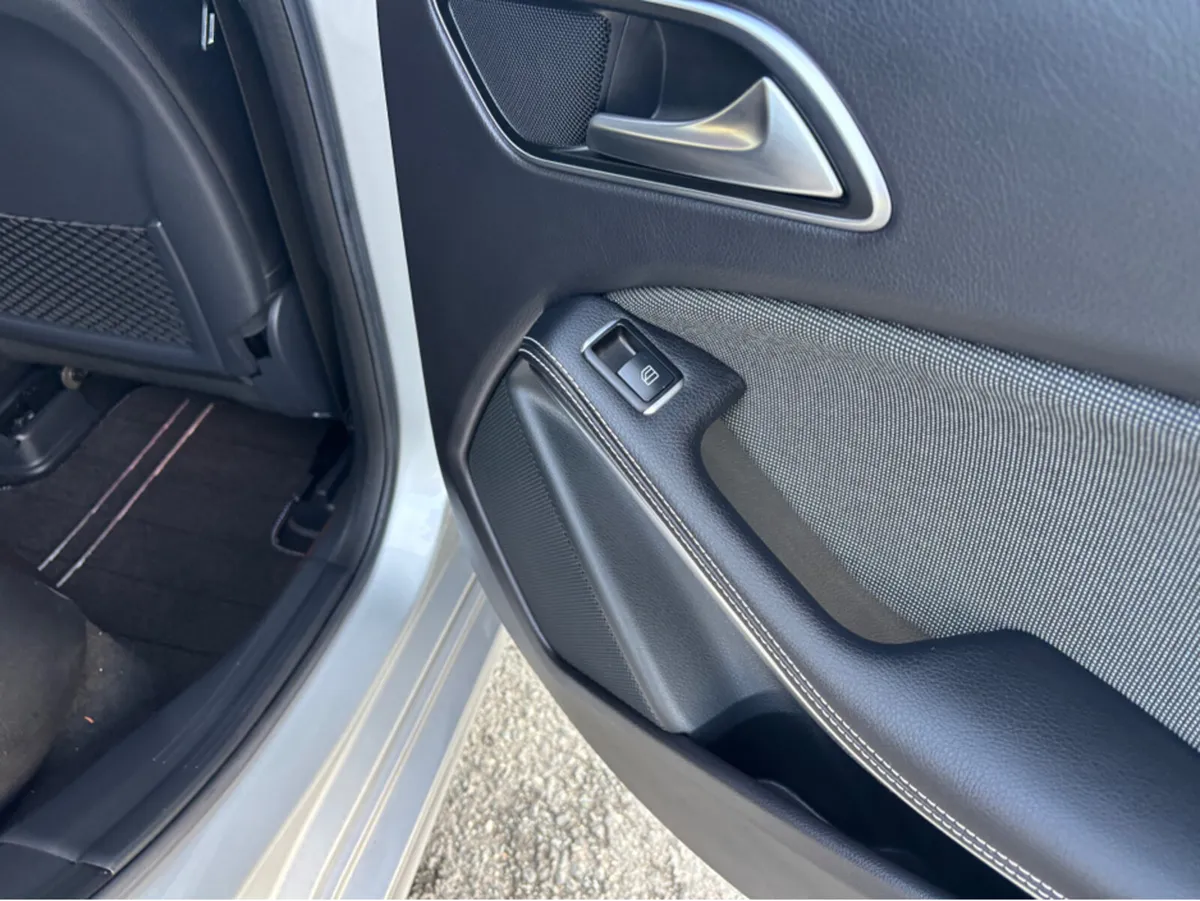 Mercedes-Benz A-Class A180 automatic only 31000 km - Image 4