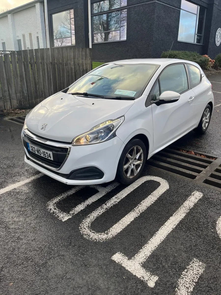 Peugeot 208 - Image 4