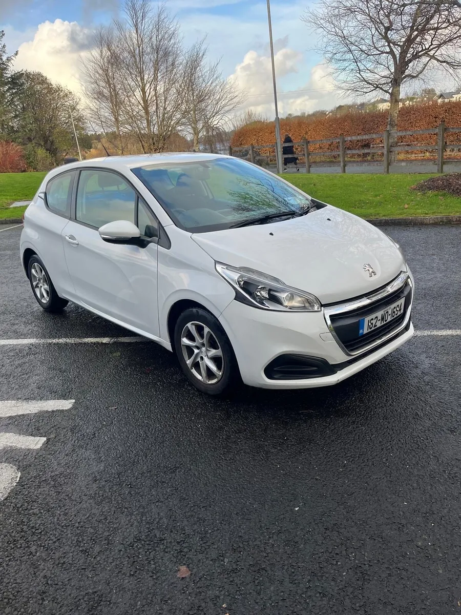 Peugeot 208 - Image 2