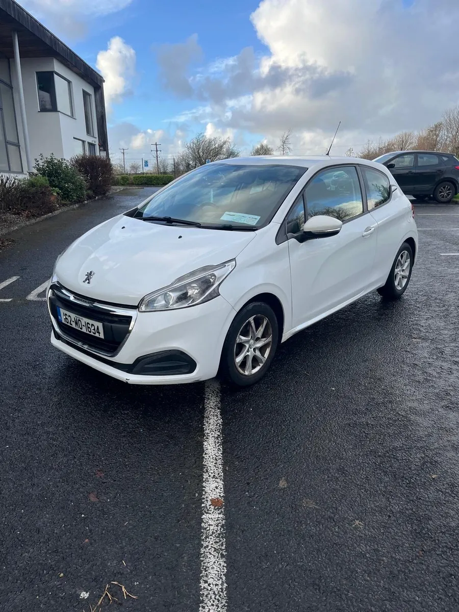 Peugeot 208 - Image 1