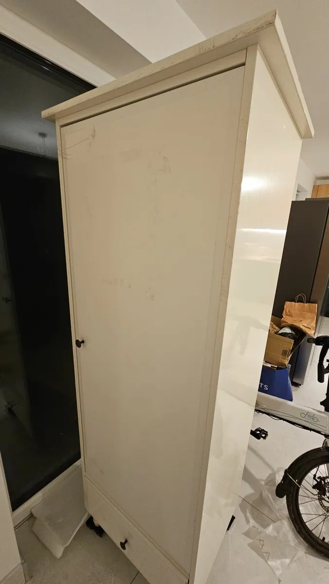Single Door Wardrobe - Image 1