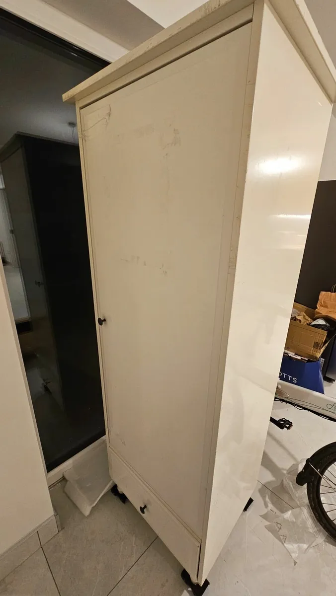 Single Door Wardrobe - Image 1