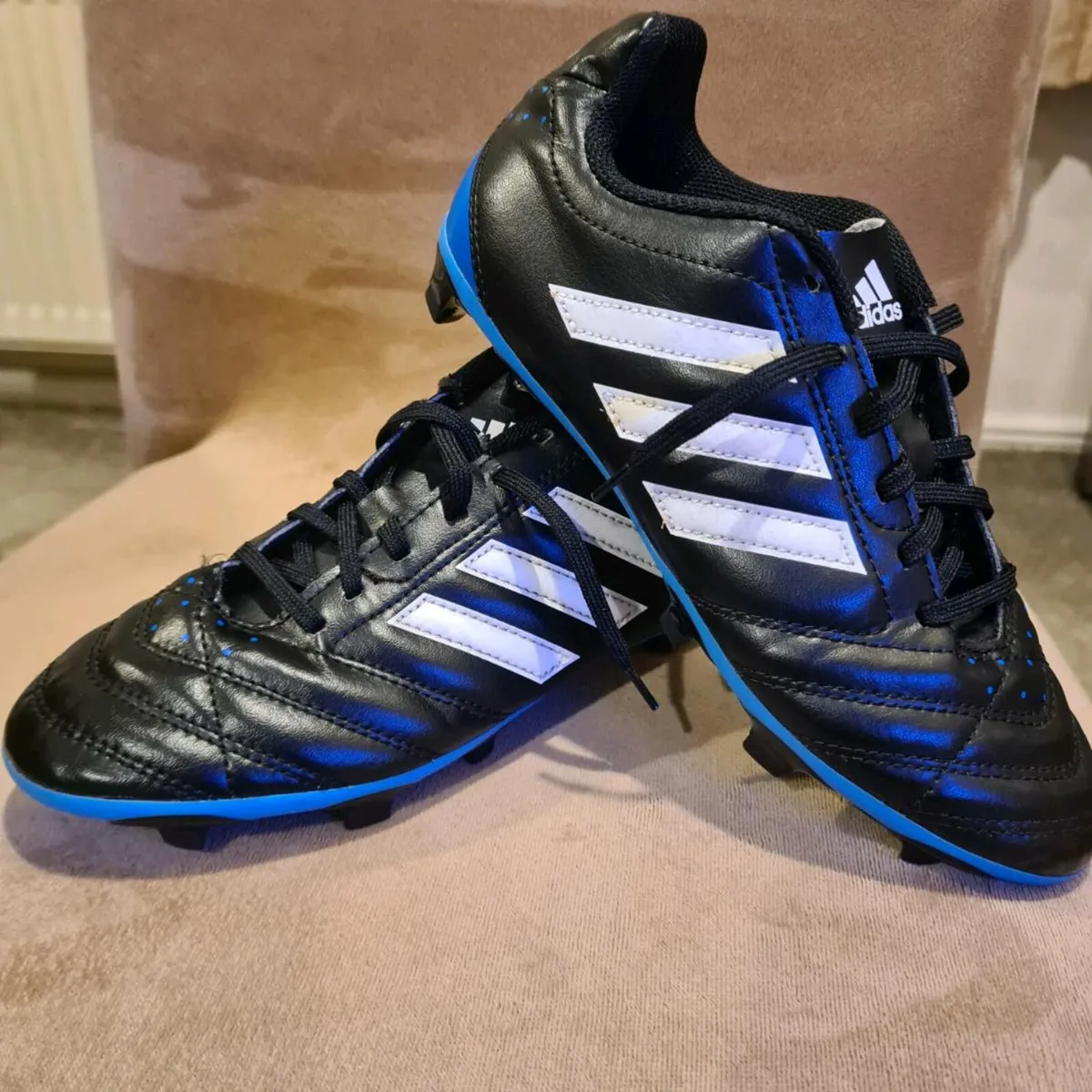 Junior football boots - Image 1