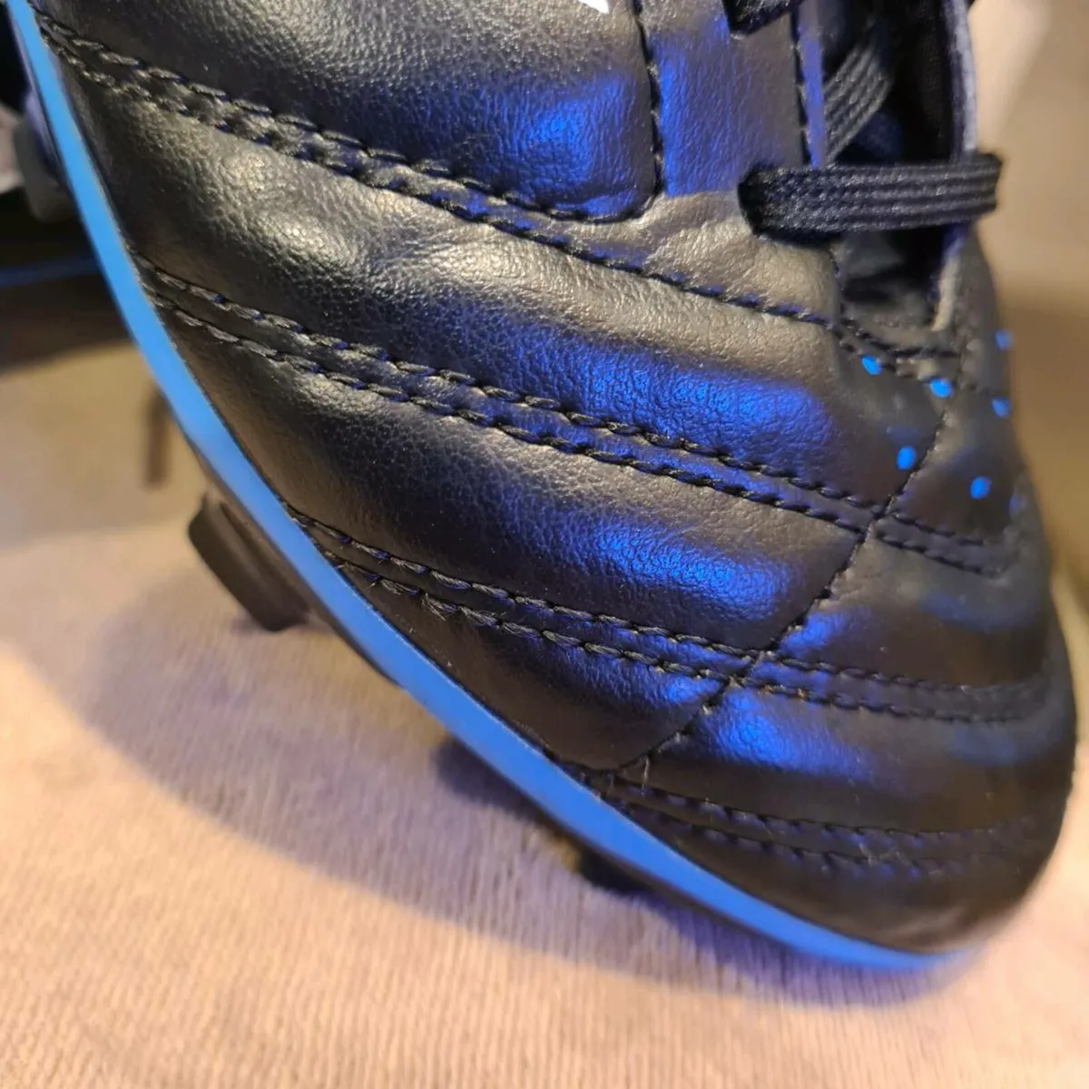 Junior football boots - Image 3