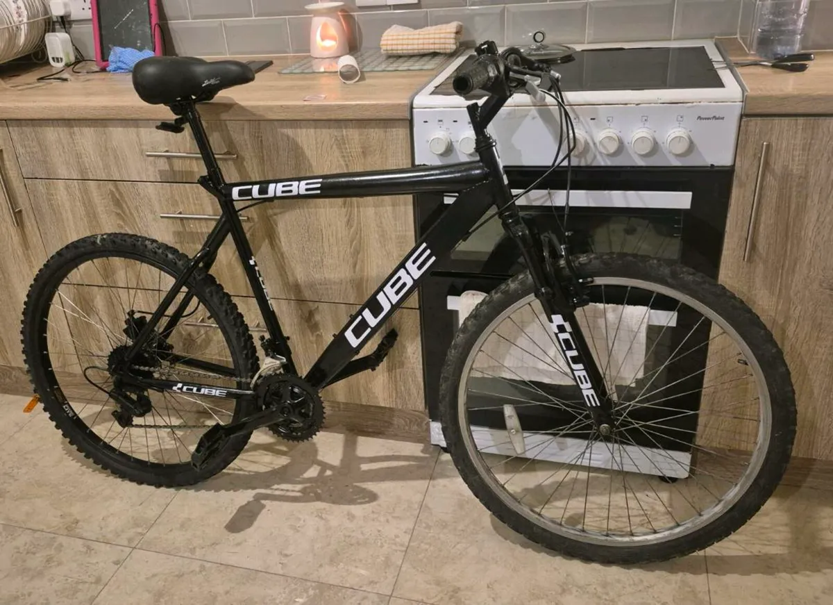 ADULTS CUBE  BIKE 20"FRAME FANTASTIC CONDITION.BRA - Image 2