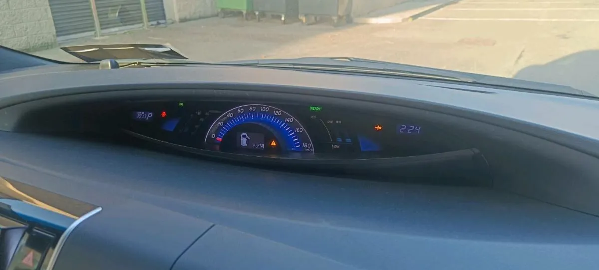 Toyota Estima - Image 4