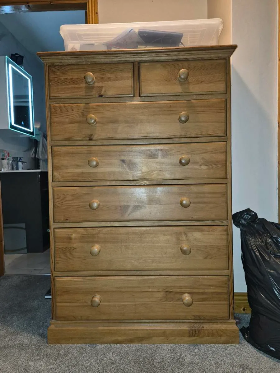 2 Pine chest of drawers
