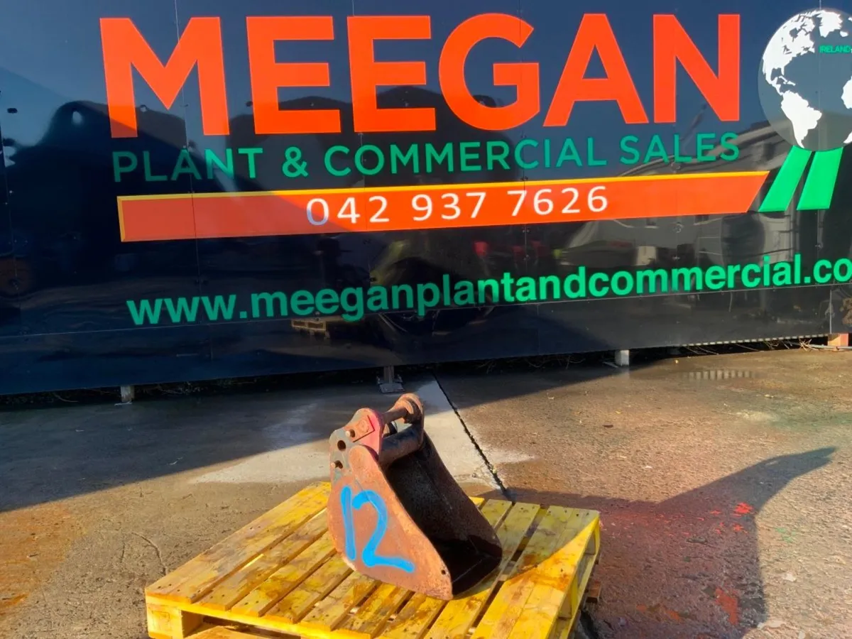 12" MINI DIGGER BUCKET........35mm PINS.......12f. - Image 1