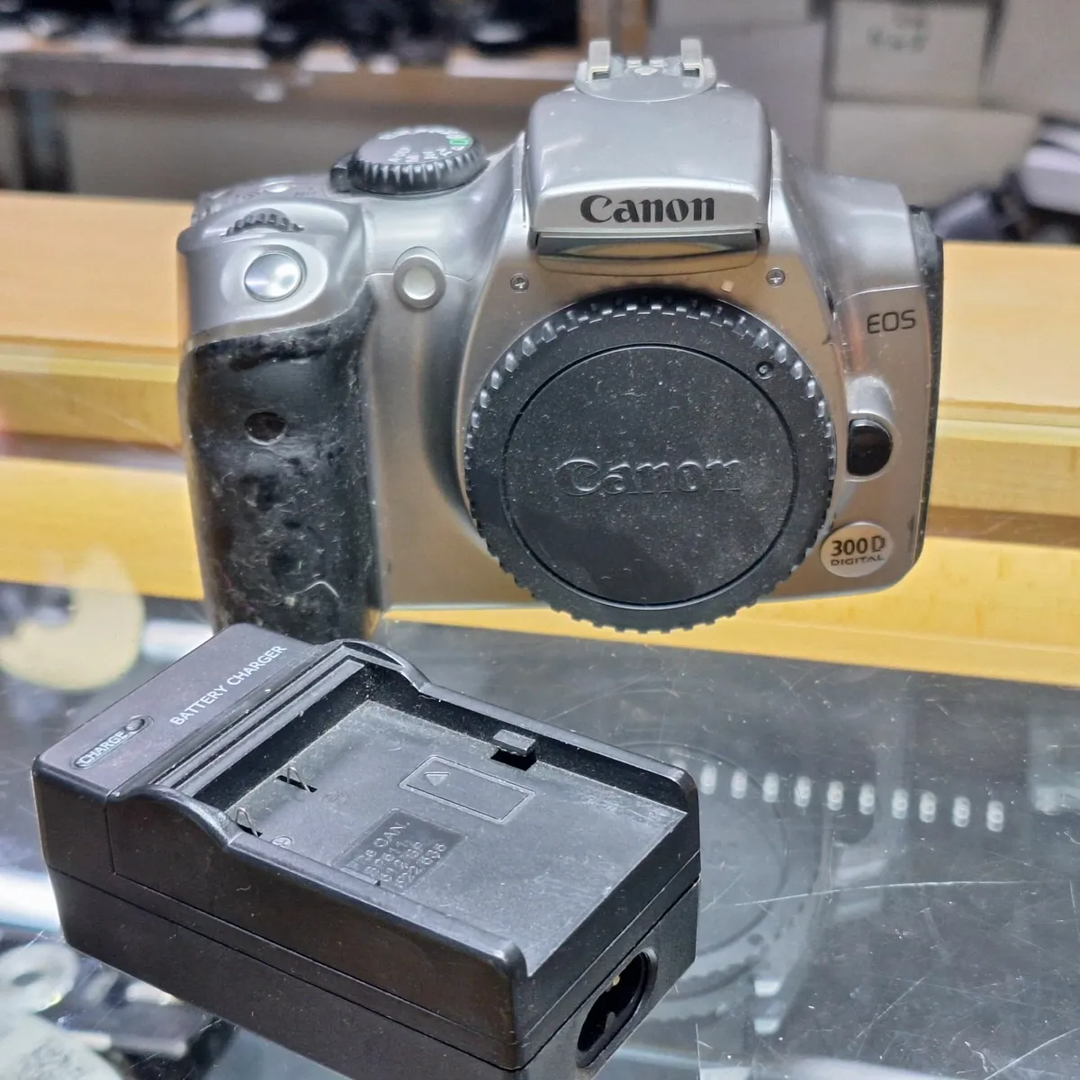 Canon EOS 300D Body – Used Digital SLR Camera (Bod - Image 1