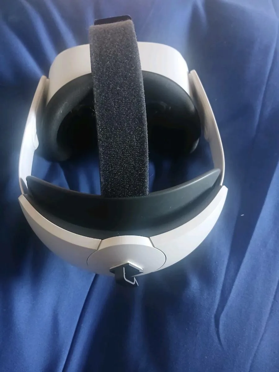 Oculus Meta Quest VR2 - Image 2