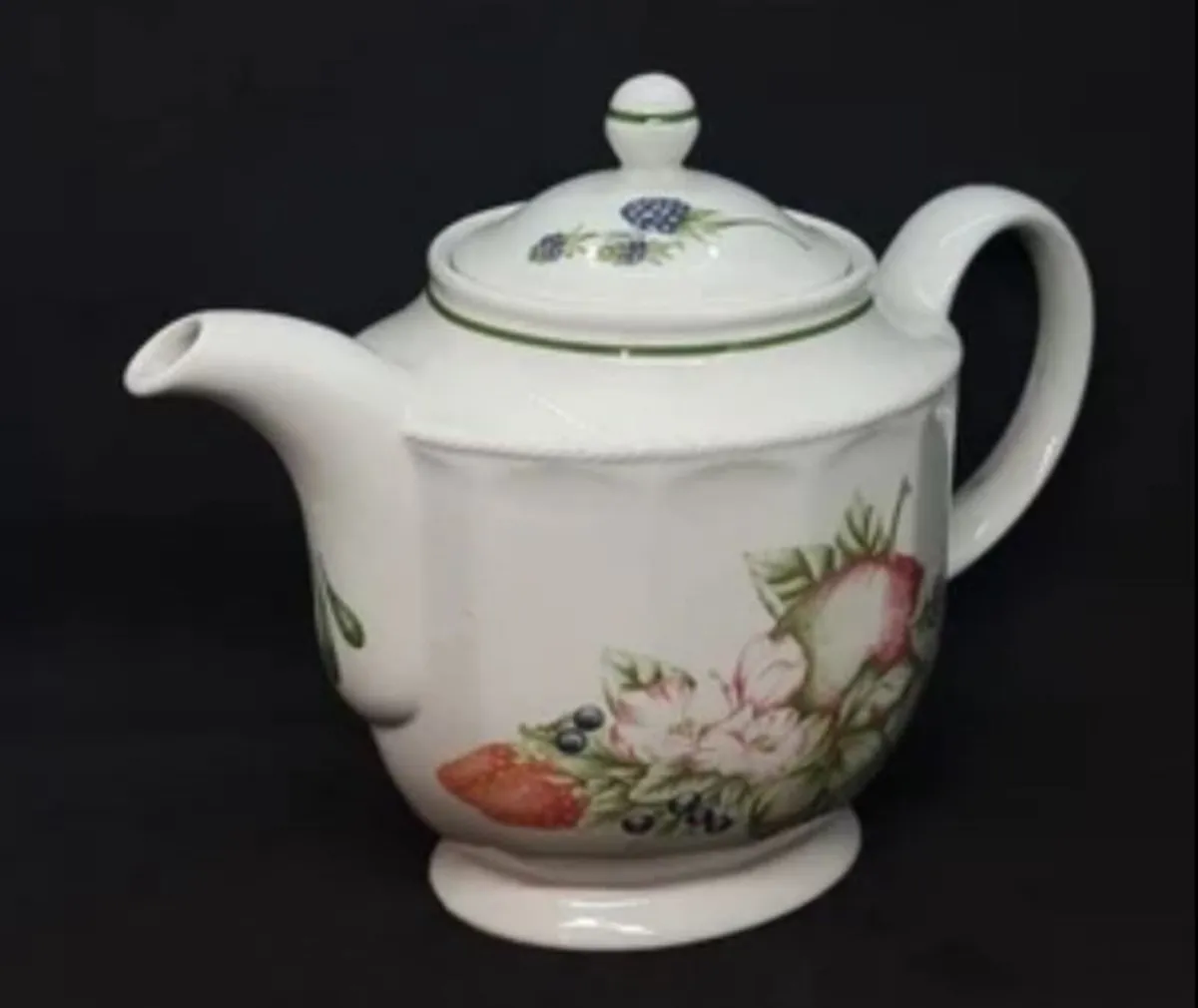 Vintage Churchill 2 pint tea pot