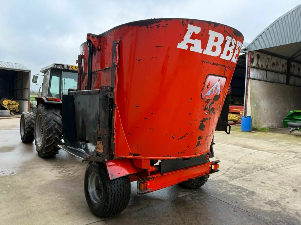 Abbey VF800 tub feeder - Image 1