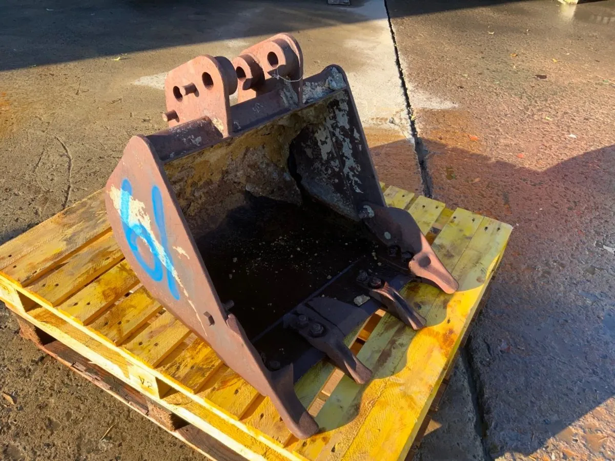 24" MINI DIGGER BUCKET....35mm PINS........61s. - Image 3