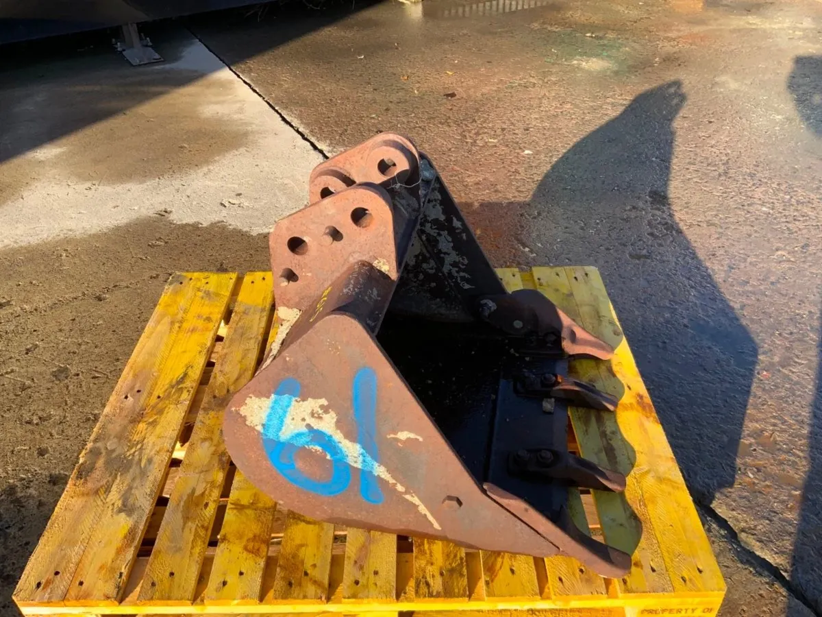 24" MINI DIGGER BUCKET....35mm PINS........61s. - Image 4