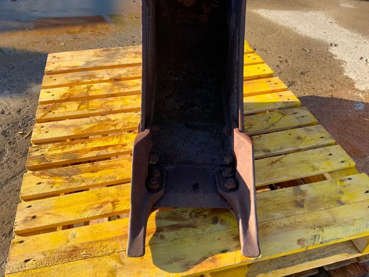 12" DIGGING BUCKET.....45mm PINS........66. - Image 3