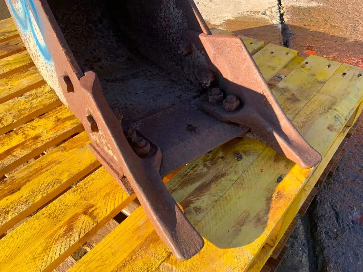 12" DIGGING BUCKET.....45mm PINS........66. - Image 4