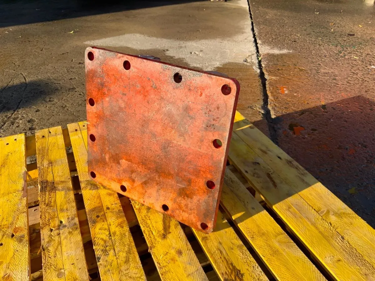 UNUSED HAMMER CRADLE....45mm PINS.....041. - Image 4